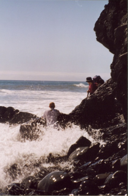 The first promontory near Shipman Creek. Passable only at low tide.
We passed 3 hours before low tide.